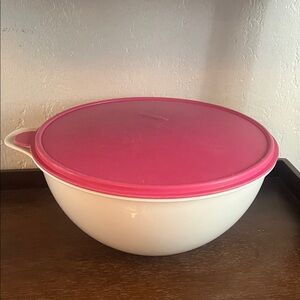 Tupperware White Bowl with Pink Lid 32 cups